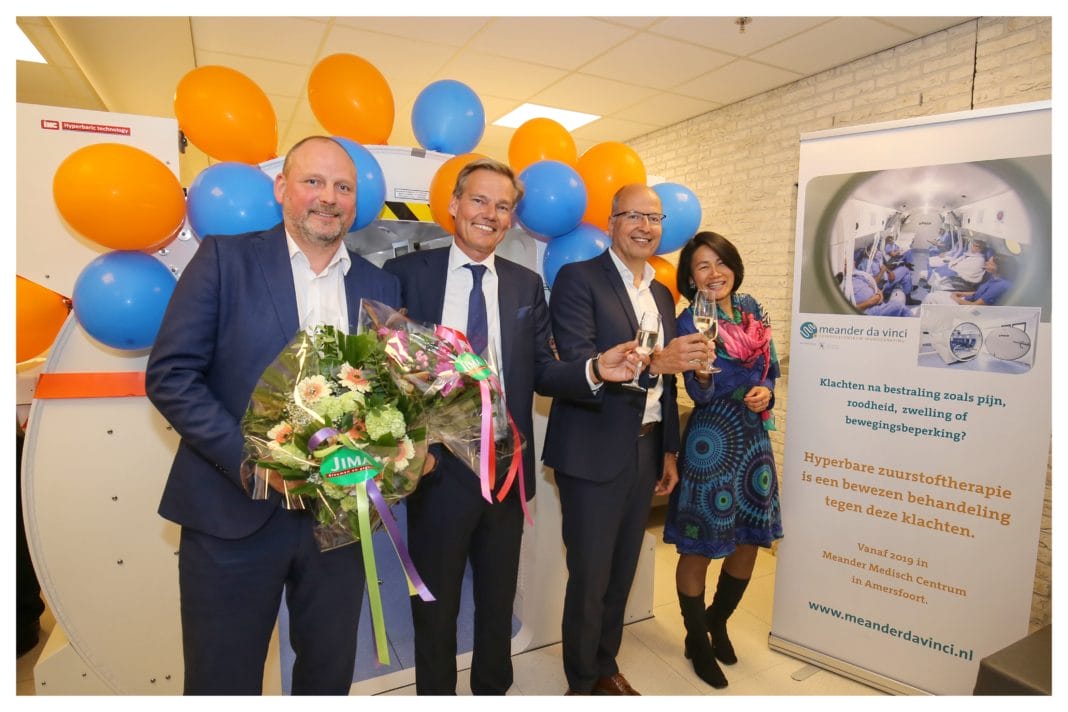 Fotobijschrift: V.l.n.r.: Peter Nijhuis, directeur Da Vinci Kliniek, Mike van Woensel, eigenaar Excellent Clinics, Frank de Reij, CEO Meander Medisch Centrum, Lioe-Ting Dijkhorst, voorzitter MSB Midden Nederland