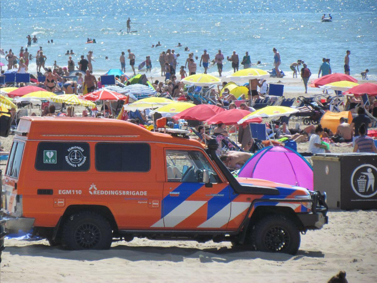 Drukte aan de kust bij Egmond aan Zee. (Foto: Reddingsbrigade Nederland)
