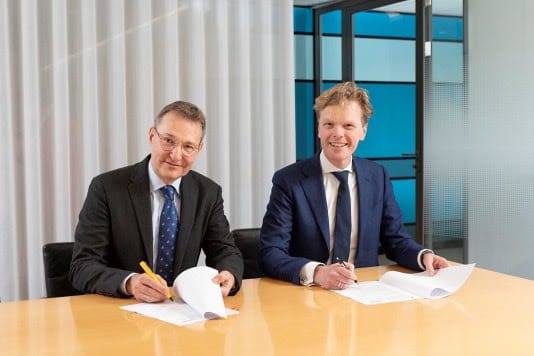 Medisch directeur dr. Karel Rondaij van HagaZiekenhuis (links) en Bestuursvoorzitter drs. Willem Wiegersma van Basalt (rechts)