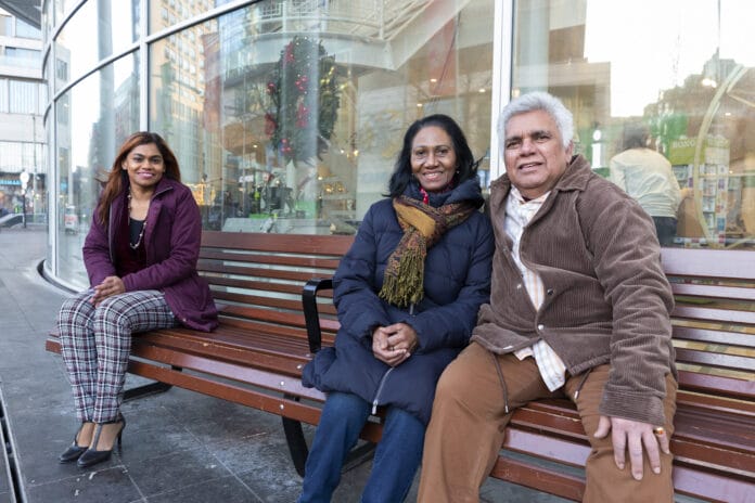 DEN HAAG-KAVITA PARBHUDAYAL-SENIORENBANKJE
