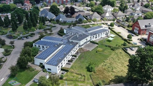 Zonnepanelen op de daken bij 's Heeren Loo in Druten. Foto 's Heeren Loo